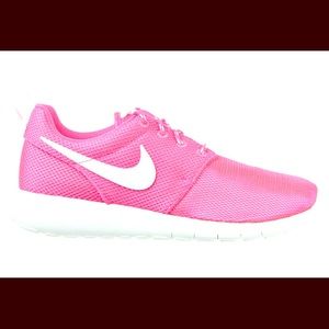 Pink Nike roshe size3 kids
